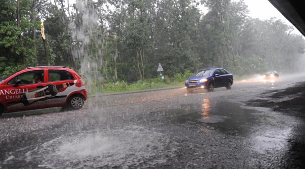 avertizare meteo cod portocaliu de furtuna pentru mai multe localitati din prahova si dambovita