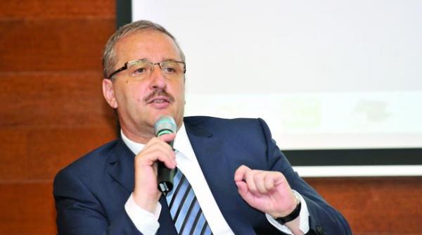 dincu avem o problema cu faptul ca partidele politice au adus in sistem incompetenta oameni nepregatiti