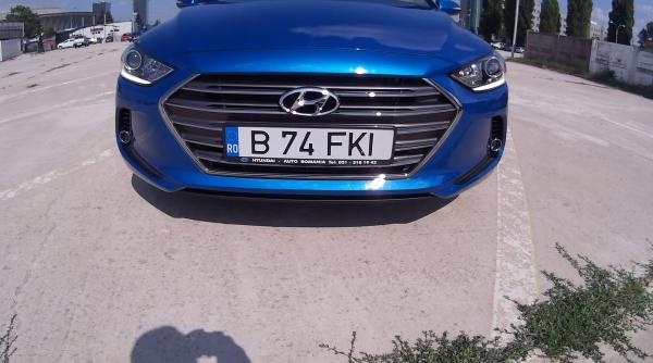 hyundai elantra cum se misca cel mai popular model sud coreean