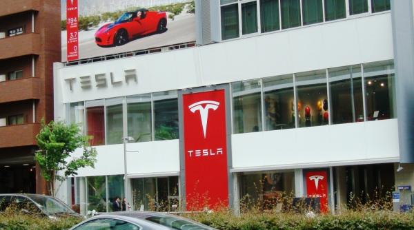 tesla a dezvoltat o noua baterie electrica atingand o autonomie de peste 600 de kilometri
