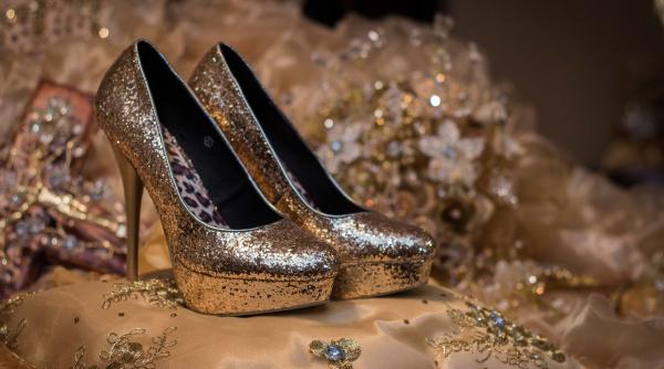 the guardian salarii mici si conditii proaste pentru romanii care produc pantofii de lux italieni