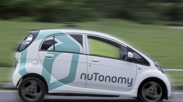 primul serviciu de taxiuri fara sofer lansat in singapore