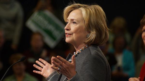 wikileaks ar putea o ingenunchia pe hillary clinton assange anunta publicarea mai multor documente compromitatoare