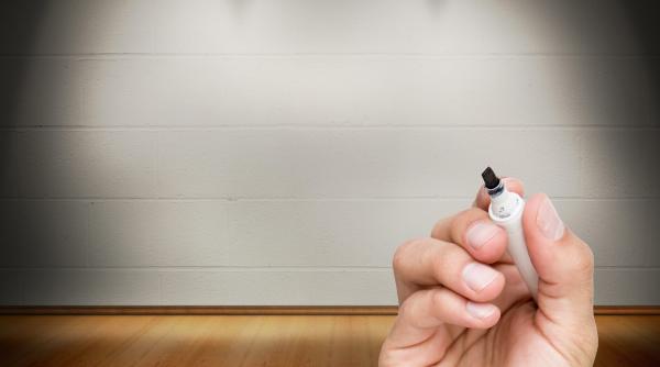 cum se curata urmele de marker permanent