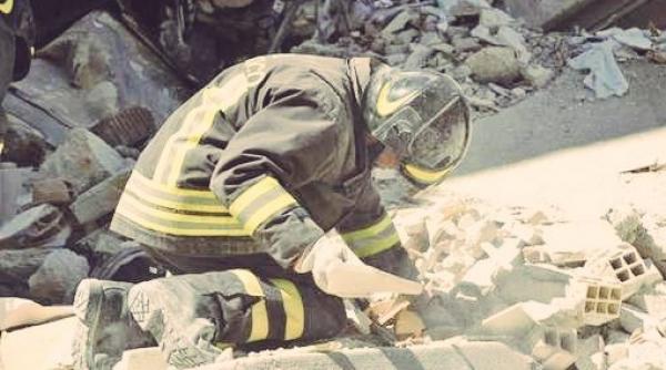 mae un singur roman a mai ramas pe lista disparutilor in urma seismului din italia