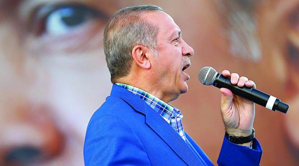 jurnalisti turci aruncati dupa gratii