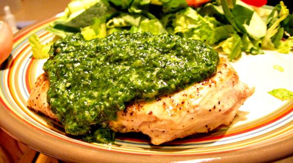 piept de pui cu sos pesto si chiftelute de cartofi rasi