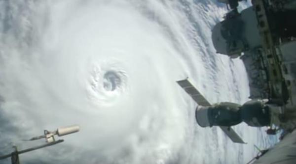 trei urgane filmate din spatiu in aceeasi zi video