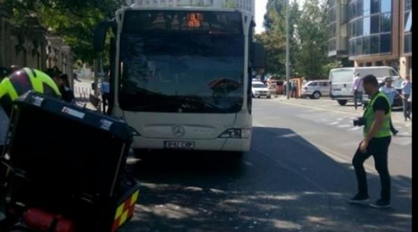 accident rutier in bucuresti soldat cu 8 raniti un autobuz ratb a lovit un autoturim de teren