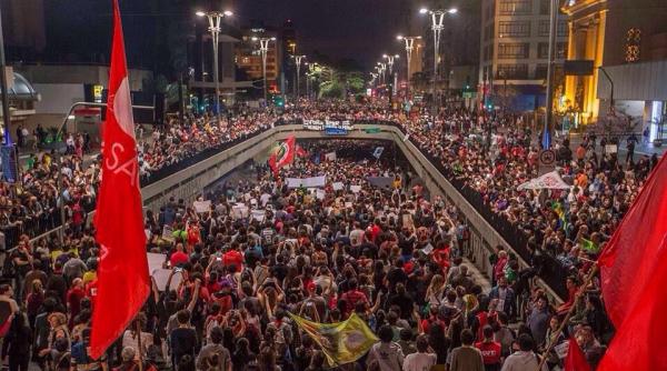 brazilia zeci de mii de persoane au manifestat impotriva noului presedinte pe care il considera pucist