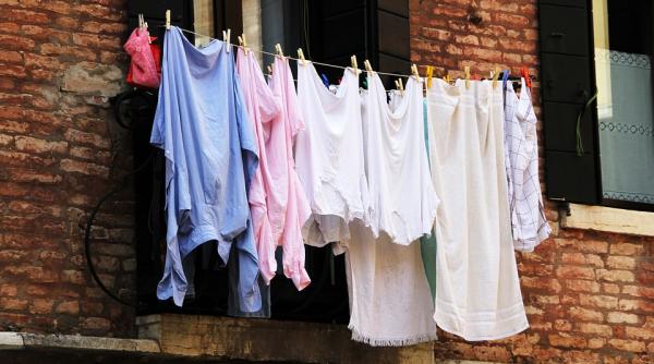 cum sa salvati hainele care v au intrat la apa