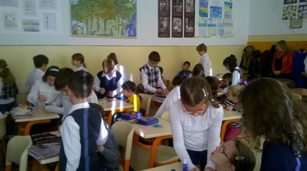 constanta scandal la o scoala gimnaziala 20 de elevi vor trebui sa se inghesuie in 20 de metri patrati