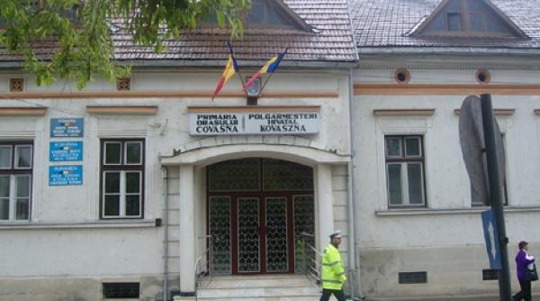 covasna tricolorul romanesc rearborat pe turla primariei cu prilejul aniversarii eliberarii orasului