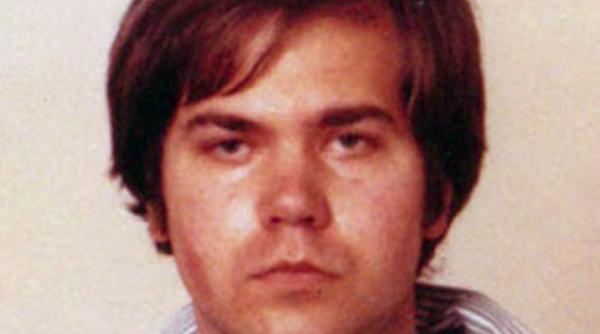 individul care a incercat sa l asasineze pe ronald reagan a fost eliberat presa