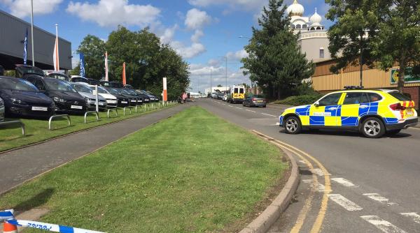 un grup de barbati cu arme albe au ocupat un templu sikh din anglia
