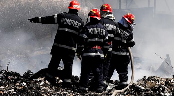 un incendiu de vegetatie a blocat traficul pe autostrada a1