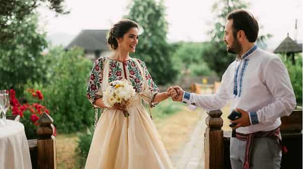 ghidul bunelor maniere cum si cand strangem mana