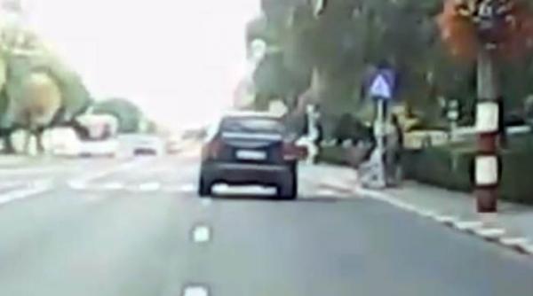 video modul scandalos in care un sofer din targu jiu isi conduce masina