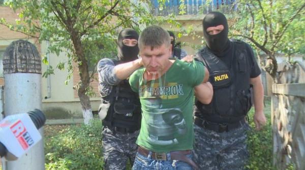 vaslui un individ cercetat pentru viol si a ucis vecinii