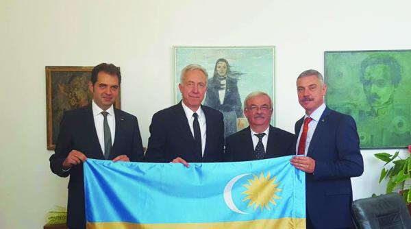 hans klemm s a pozat mandru cu steagul secuiesc