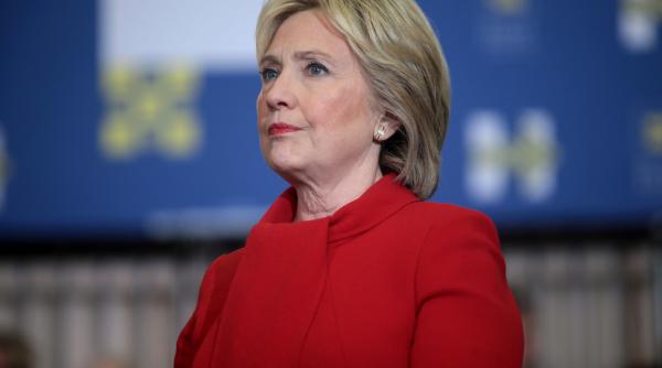 hillary clinton pierde in sondaje