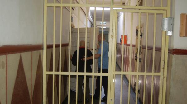 revolta gardienilor inchisori fara paza din octombrie