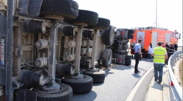accident pe autostrada a1 bucuresti pitesti sambata dimineata un tir s a rasturnat pe autostrada