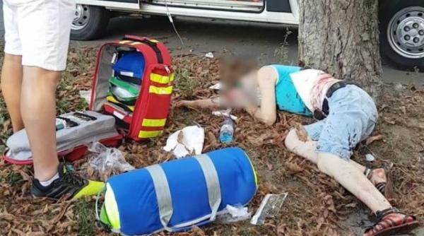 tata si fiica injunghiati de fostul iubit al fetei ea este grav ranita iar barbatul a murit