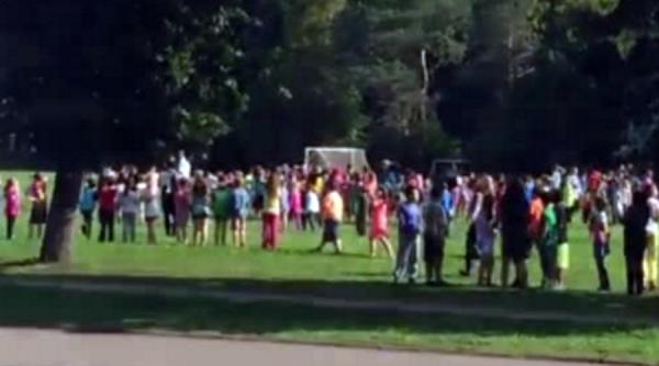 canada 60 de scoli au fost evacuate din cauza unei amenintari cu bomba