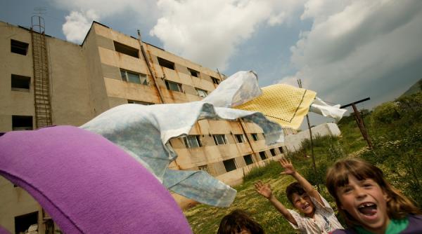 propunere legislativa tinerii care se casatoresc si familiile numeroase ar putea primi de la stat o prima de 15 000 lei