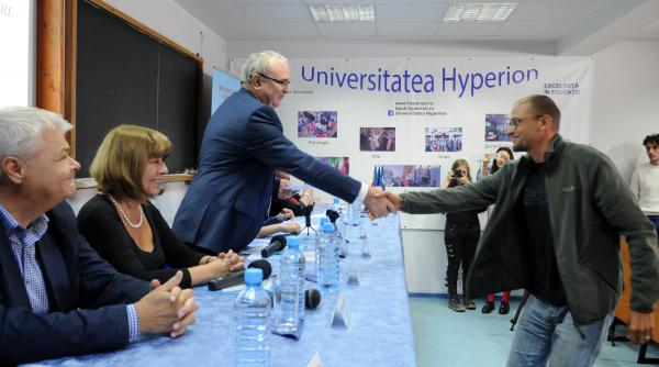 universitatea hyperion si a premiat absolventii de succes