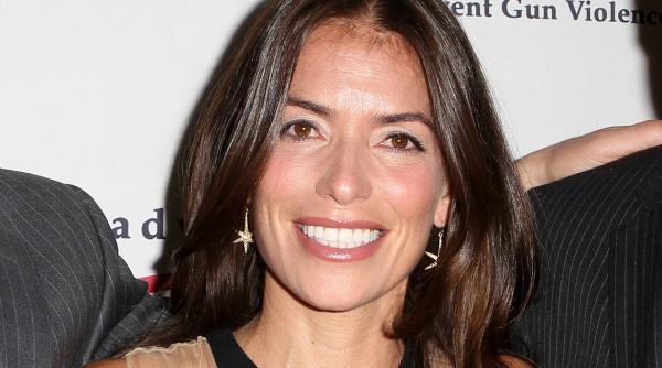 angelina jolie a angajat o ca reprezentanta pe celebra laura wasser regina divorturilor