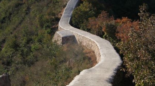 autoritatile chineze criticate pentru reparatiile urate efectuate la marele zid chinezesc