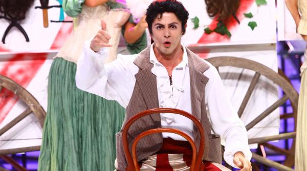 te cunosc de undeva lucian ionescu a cantat opera pe strada din cauza vecinilor