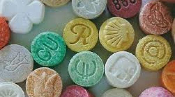 traficant de droguri prins la piatra neamt cu peste 800 de tablete ecstasy