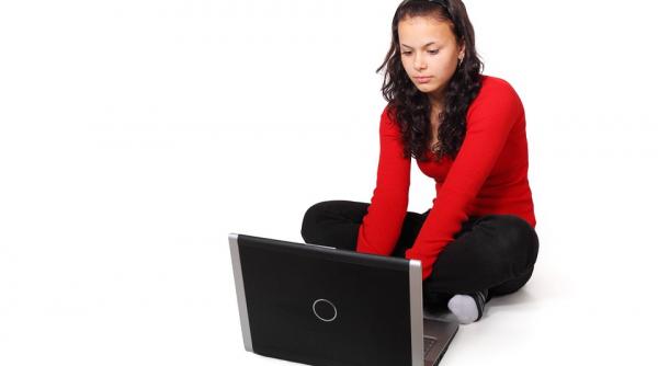 socializarea pe internet ii transforma pe adolescenti in abstinenti din punct de vedere sexual studiu