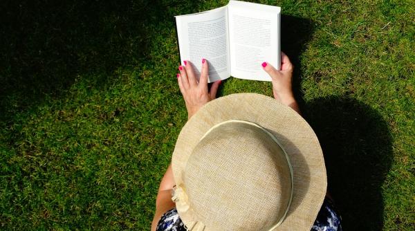 un judecator italian a pronuntat o hotarare inedita a obligat clientul unei prostituate sa i cumpere carti