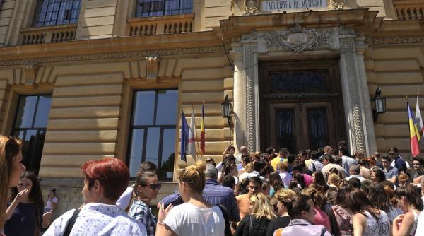 magna cum laude pentru 1 580 de absolventi ai umf carol davila din bucuresti