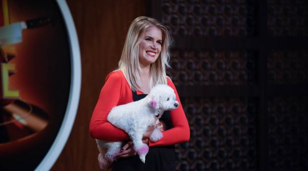 o concurenta vine cu catelul la chefi la cutite