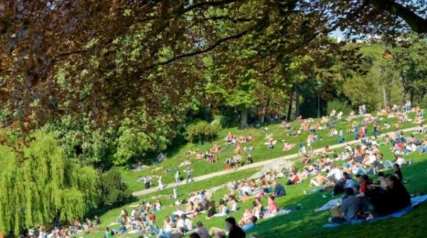 parisul ar putea avea in curand un parc destinat nudistilor