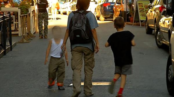 copiii slugi la parinti cersetoria la scara larga in romania