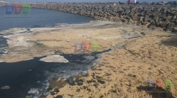 mai multe blocuri din constanta sunt racordate la conducta de apa pluviala care se varsa in mare