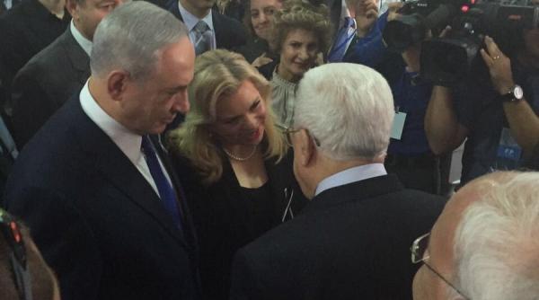 gest comentat intens de palestinieni dupa inmormantarea lui shimon peres