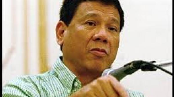 presedintele filipinelor se compara cu hitler