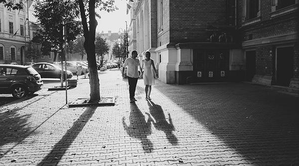 ghidul bunelor maniere pe ce parte a strazii este corect sa mergem