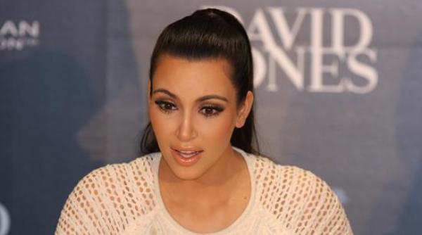 kim kardashian s a intors la new york dupa ce a fost victima unui jaf armat la paris