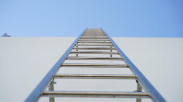 vaslui un muncitor s a electrocutat in timp ce muta o scara