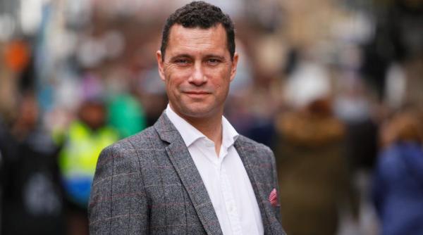 bataie intre doi europarlamentari britanici la strassbourg soldat cu un atac de apoplexie al unuia dintre cei doi beligeranti