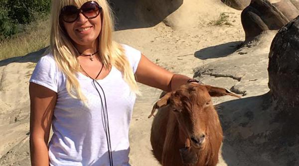 elena udrea candideaza din nou la alegerile parlamentare din cauza sistemului si cerseste semnaturile necesare pe facebook