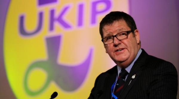 eurodeputatul ukip implicat intr o incaierare cu un coleg de partid neaga ca l ar fi lovit pe acesta cu pumnul